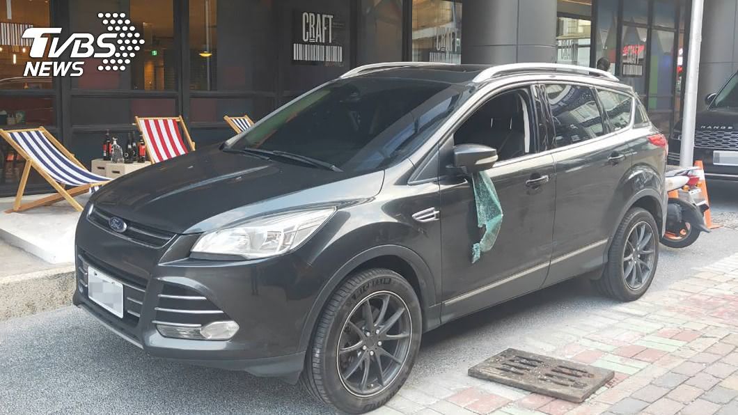 英籍遊客酒醉鬧事 砸爛轎車玻璃當場遭逮