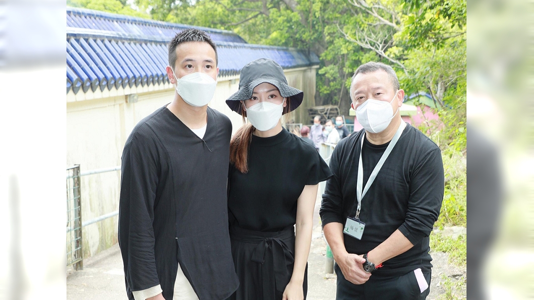 香港資深藝人曾志偉和兒子曾國祥、兒媳王敏奕。(圖/翻攝自新浪娛樂)