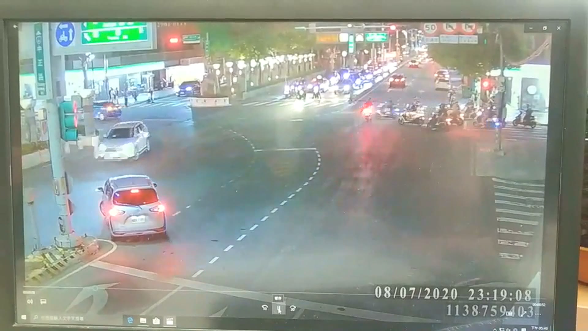 圖／翻攝自八卦村-行車紀錄器影片上傳中心