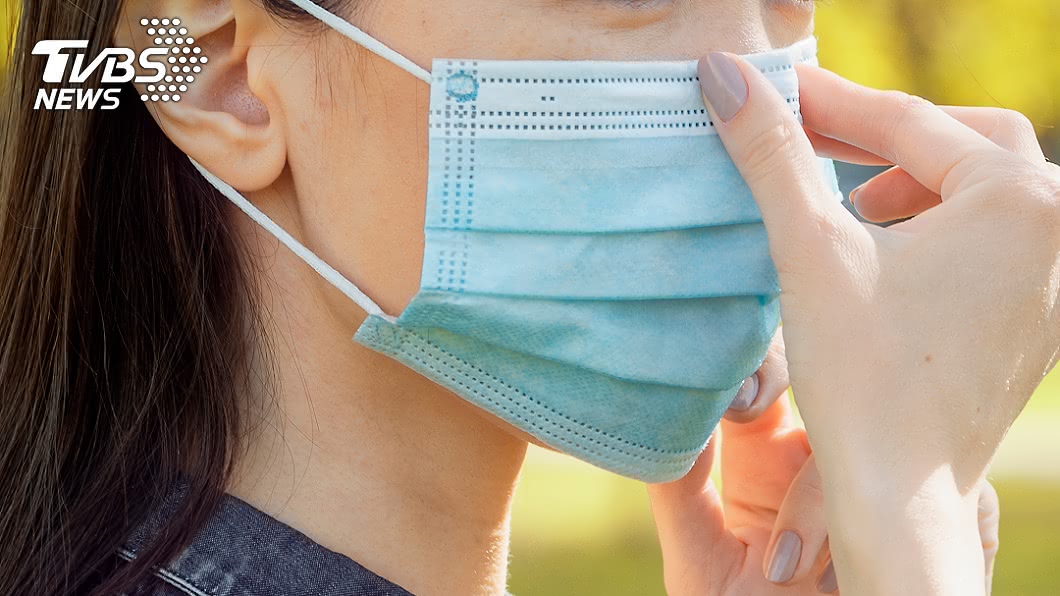若有緊急避難之需求,居檢隔離者戴好口罩後可暫時離開住所。(示意圖/shutterstock 達志影像)