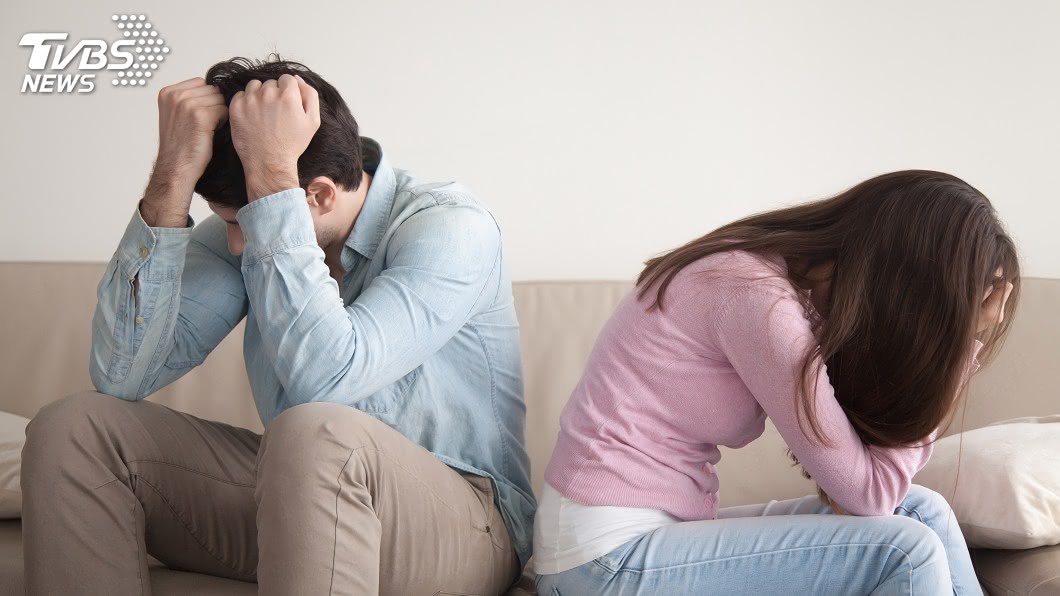 準備辦離婚手續 男在法院門前當眾捅死妻
