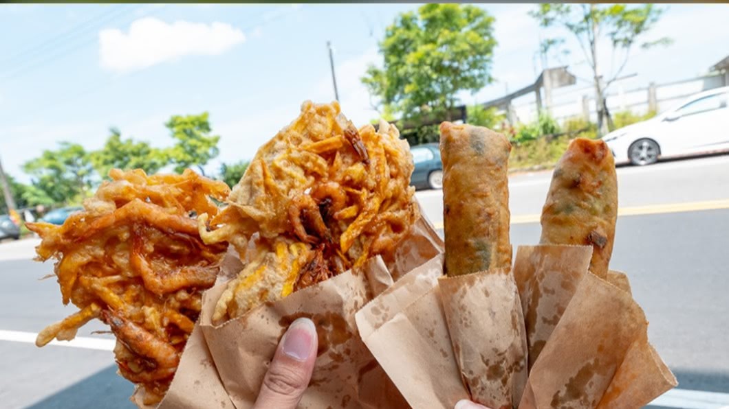 春捲伯為在地人超推薦的銅板美食。(圖/桃桃的旅人手札提供)