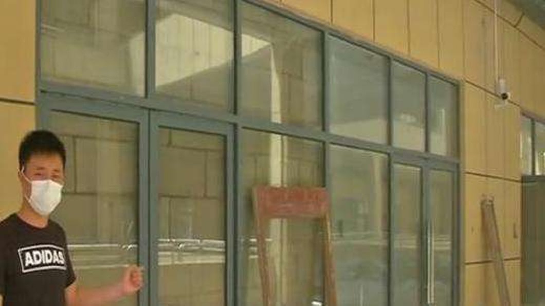 李男看到後整個超傻眼,要求商管公司賠償20萬人民幣。(圖/翻攝自微博)