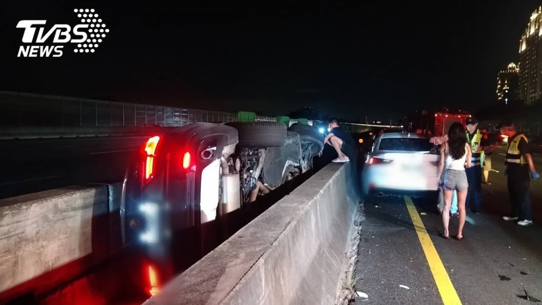 國道3北上樹林段車禍　3車追撞1人送醫