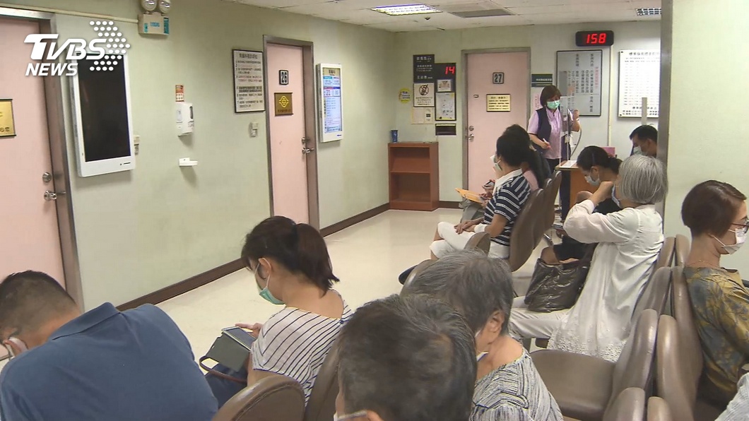 疫情效應消退 8月健保就醫量不減反增逾2%