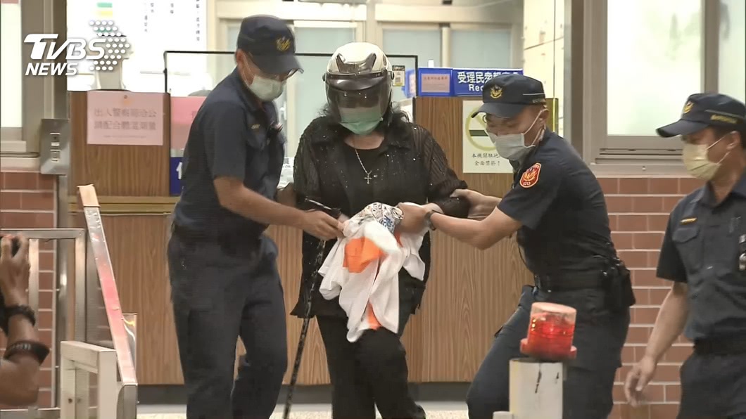 朝李登輝遺照潑漆辯「洗一洗就掉」 下場出爐了