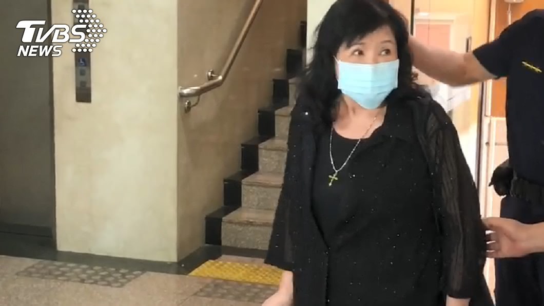 「爸叫我要討厭台獨！」潑漆李登輝肖像　鄭惠中稱不後悔