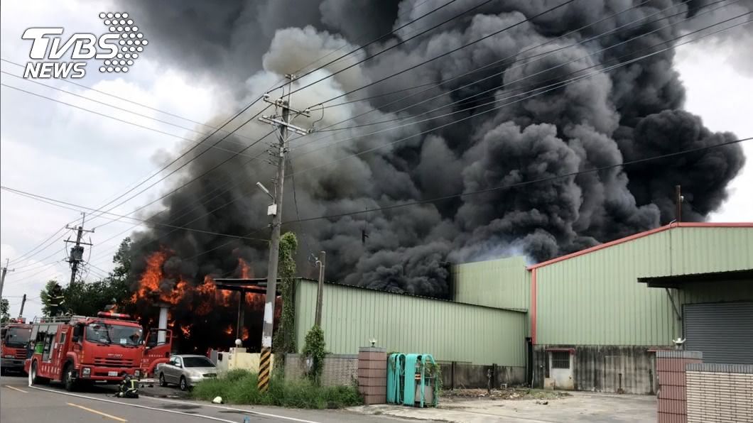 雲林土庫鐵皮屋工廠火警 1員工二度燒燙傷送醫