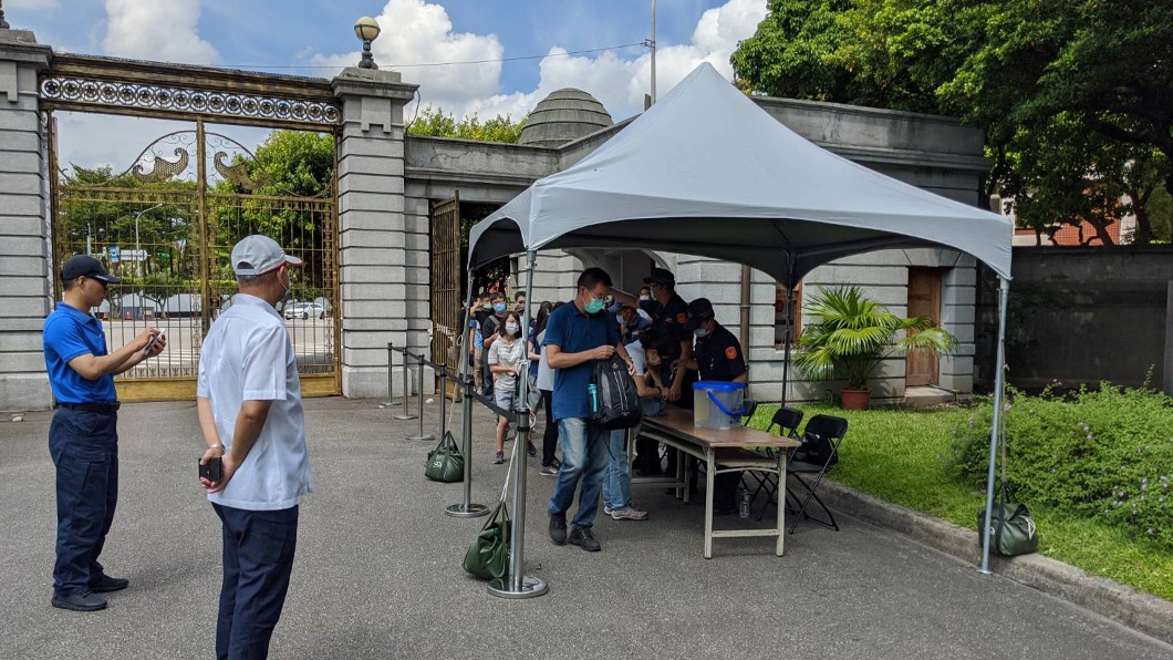 防潑漆案再現　台北賓館加設安檢區增派警力