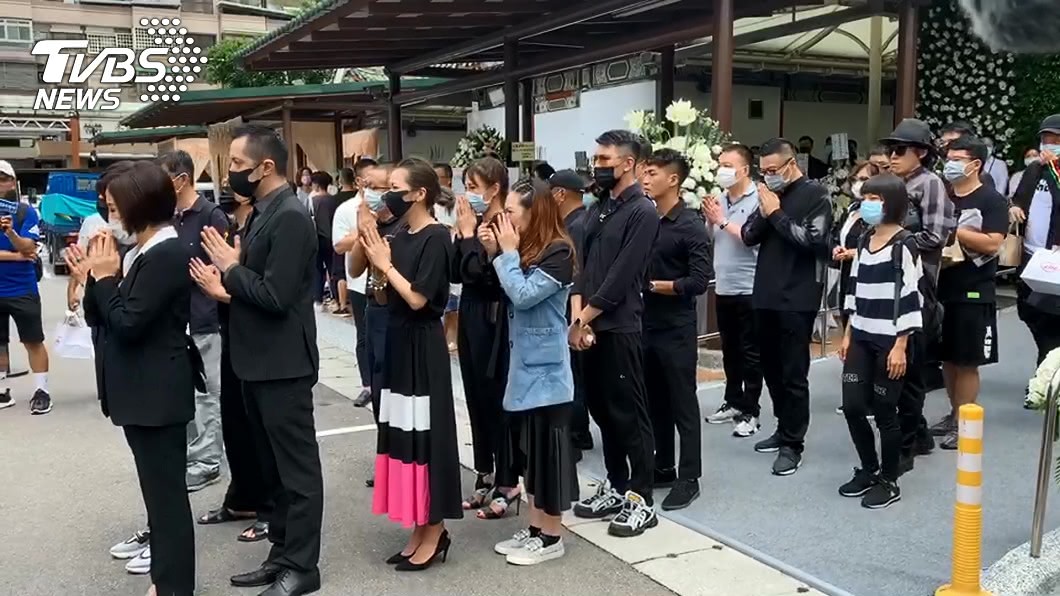 「快跟佛祖走!」羅霈穎火化 親友送別淚崩祝福