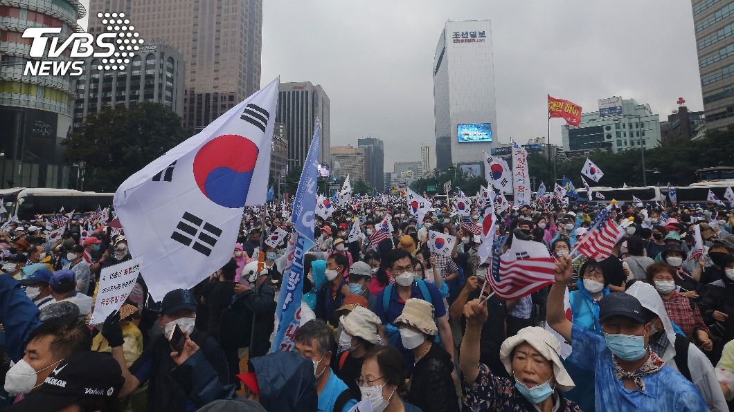 韓國光復節集會不顧疫情召開 當局嚴陣以待