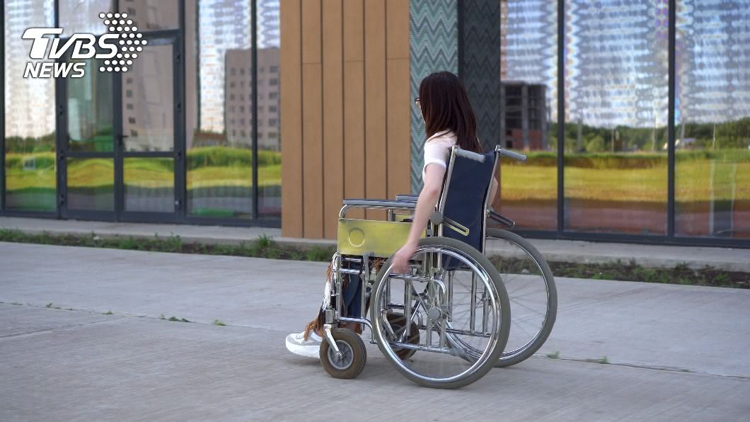 誤診10年!女兒廁所一摔「半身癱瘓」 女星崩潰