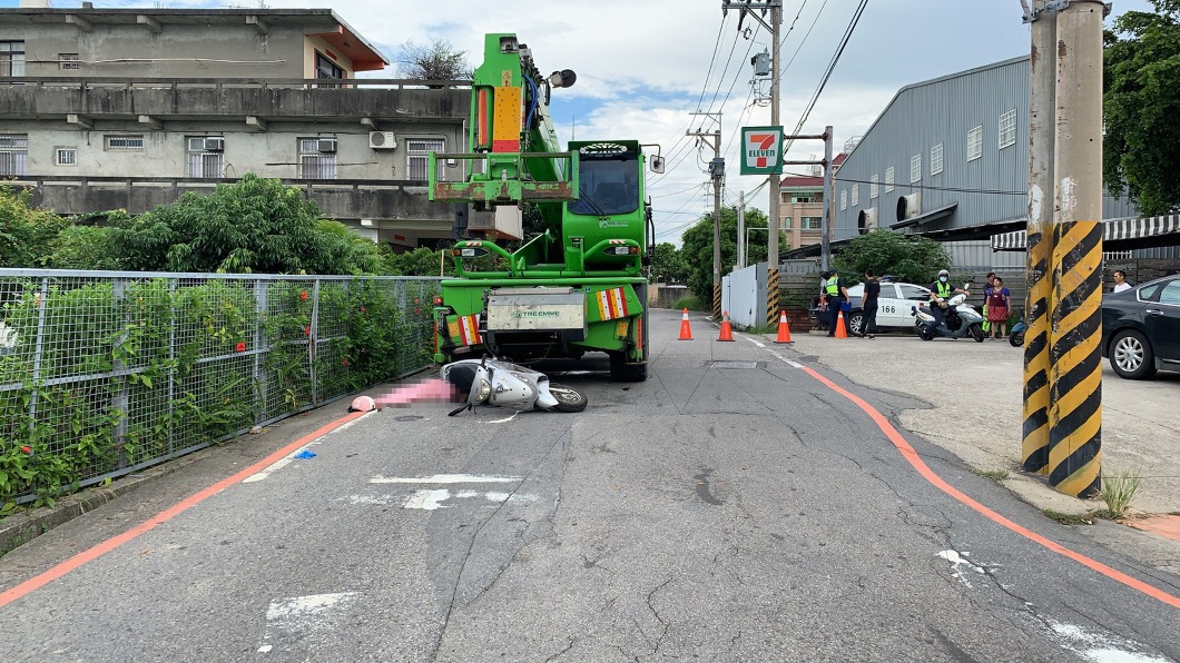 心碎…2歲女兒車禍卡在車底 懷孕8月母赤腳急奔呼救
