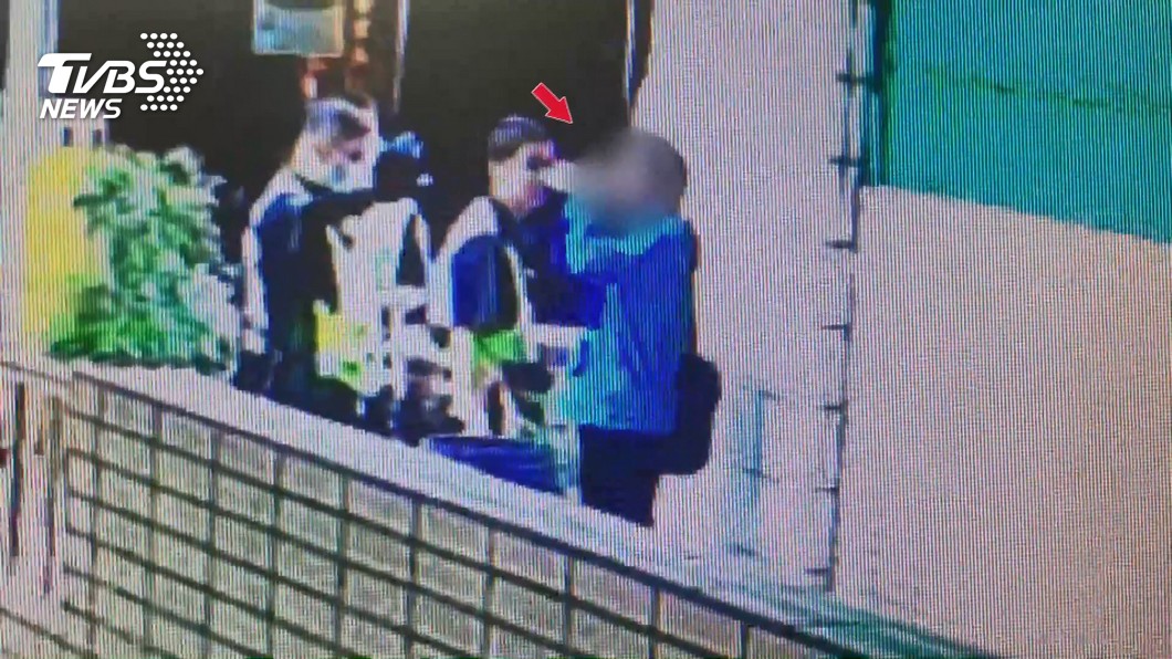 逆子持藍波刀狂刺母 滿身血喊救命鄰報警