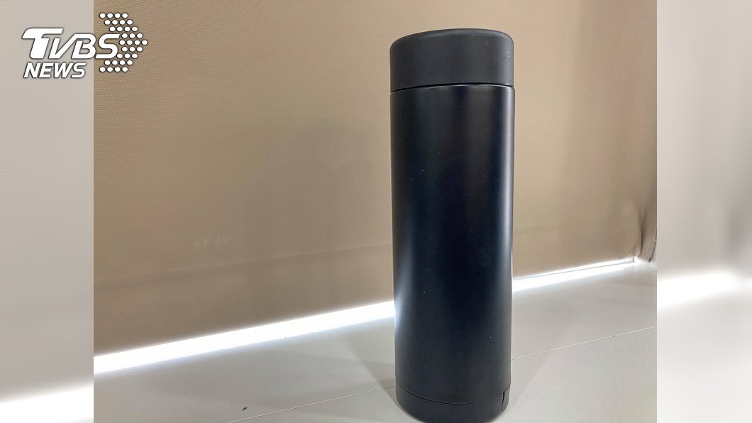 她保溫杯泡紅棗！十天開蓋突炸開　眼球破裂血糊原因曝光