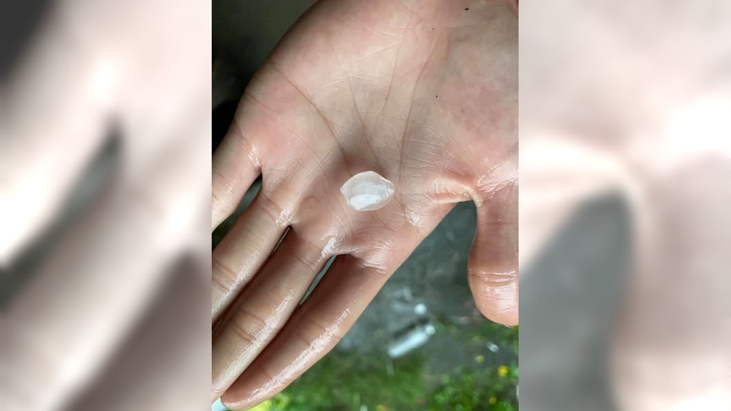 劈里啪啦！苗栗卓蘭下10分鐘冰雹　所幸無損農作物