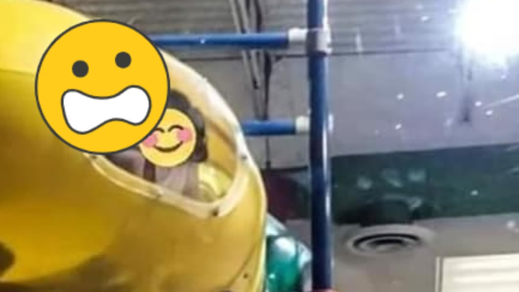 溜滑梯拍下詭異人臉…女童天真一句話 眾人嚇傻