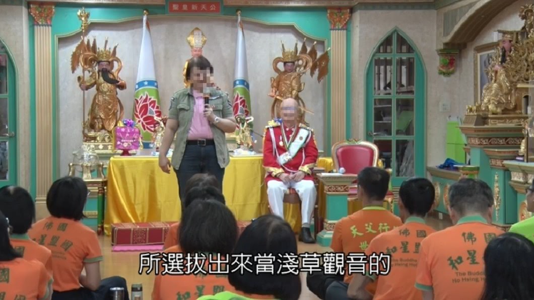 女子自稱是日本淺草觀音。(圖/翻攝自「垃圾文界的一位美少年」臉書)