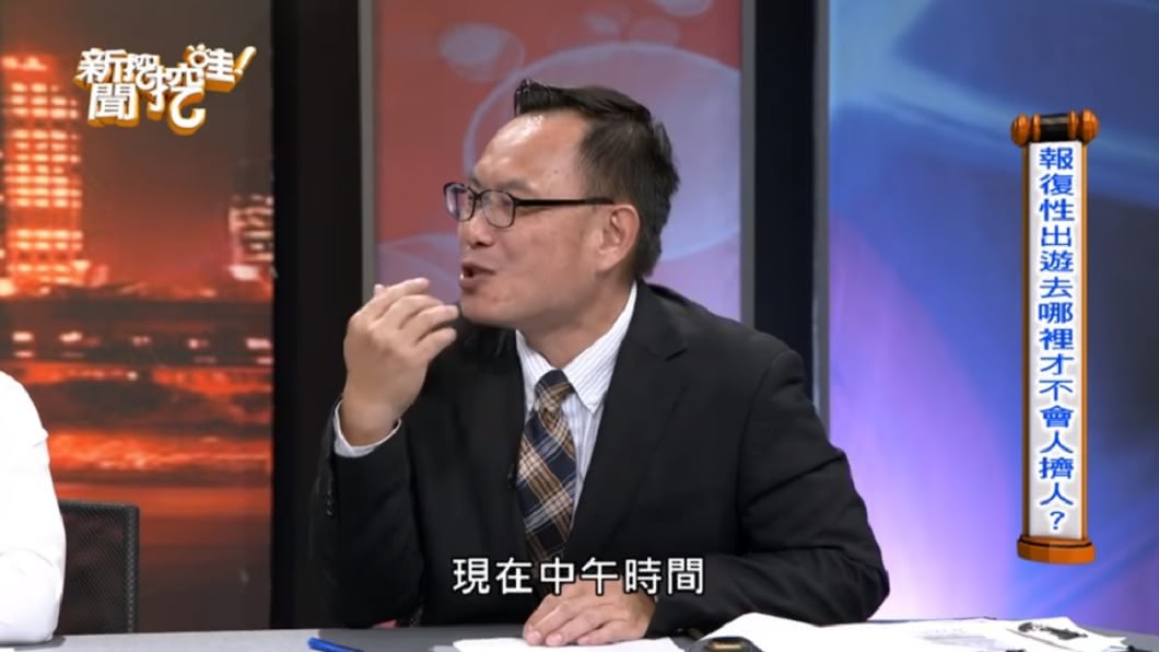 汪潔民解釋因錄影時間在中午,他血糖低所以才邊錄影邊吃。(圖/翻攝自YouTube新聞挖挖哇!頻道)