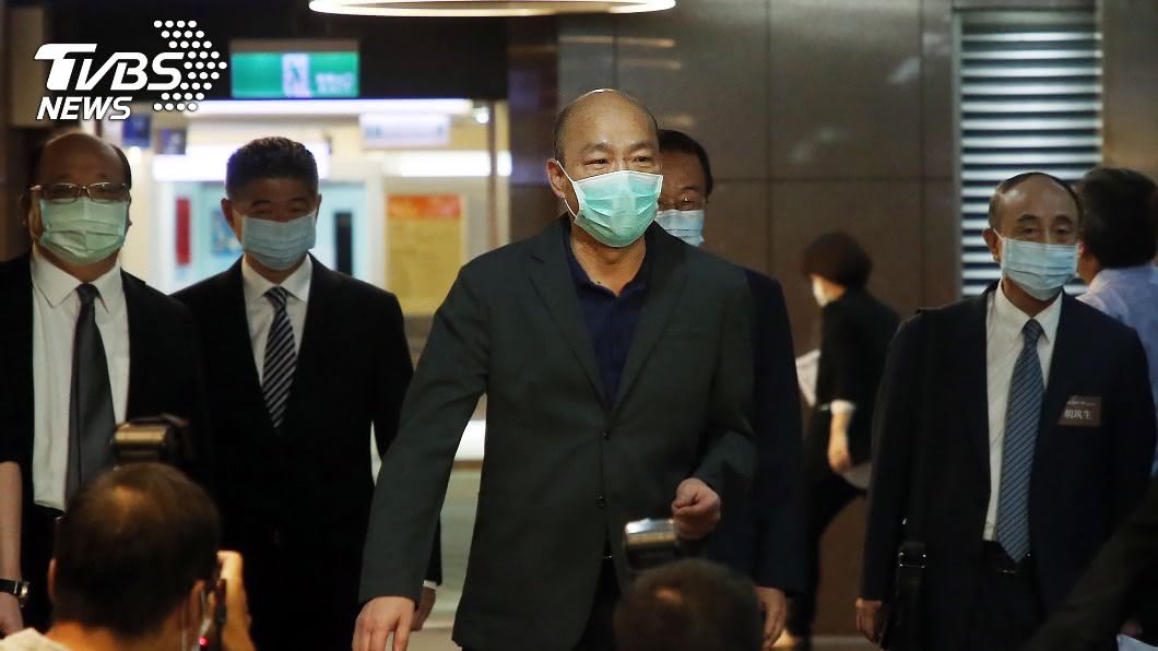 韓國瑜低調現身郝柏村追思會 胡志強遭推擠跌倒
