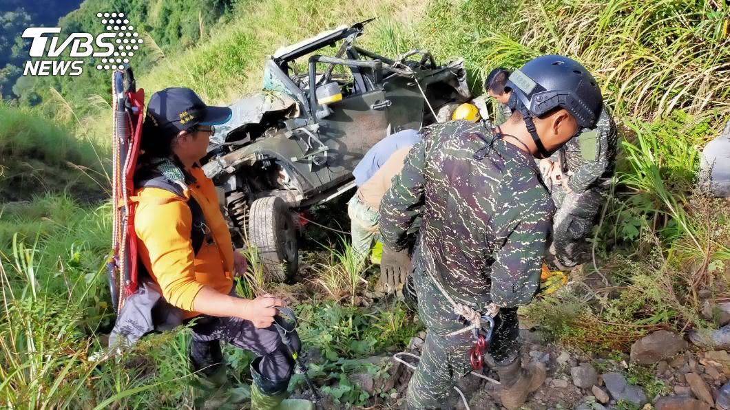 搜救失聯研究生未果 國軍吉普車翻覆墜80米深谷
