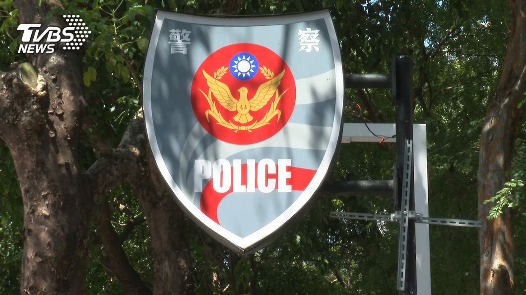 快訊／高警婦幼隊女警清槍誤擊發　幸無人傷