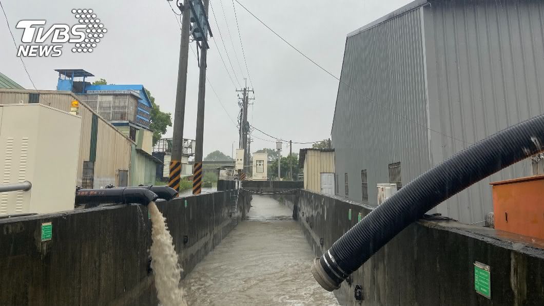 豪雨狂炸!台南多處傳淹水災情 上午起積水多消退
