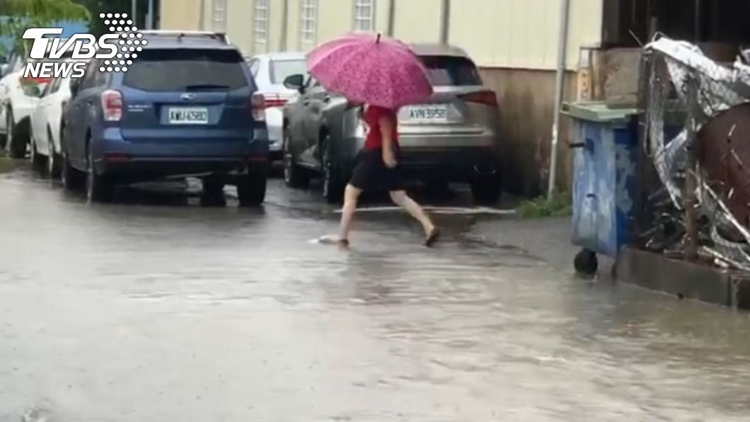 雨勢升級!12縣市大豪雨、豪雨特報 注意短時強降雨