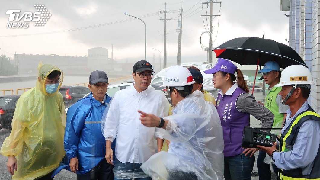 上任首逢大雨考驗　陳其邁一早馬不停蹄勘災