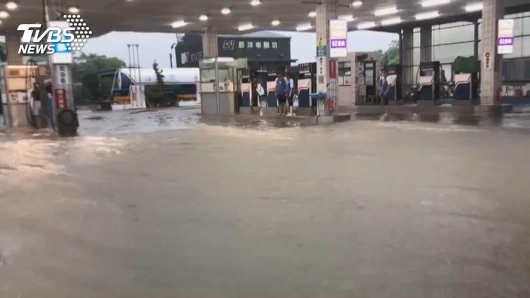 快訊/雨彈夜襲持續下 南部8縣市豪、大雨特報