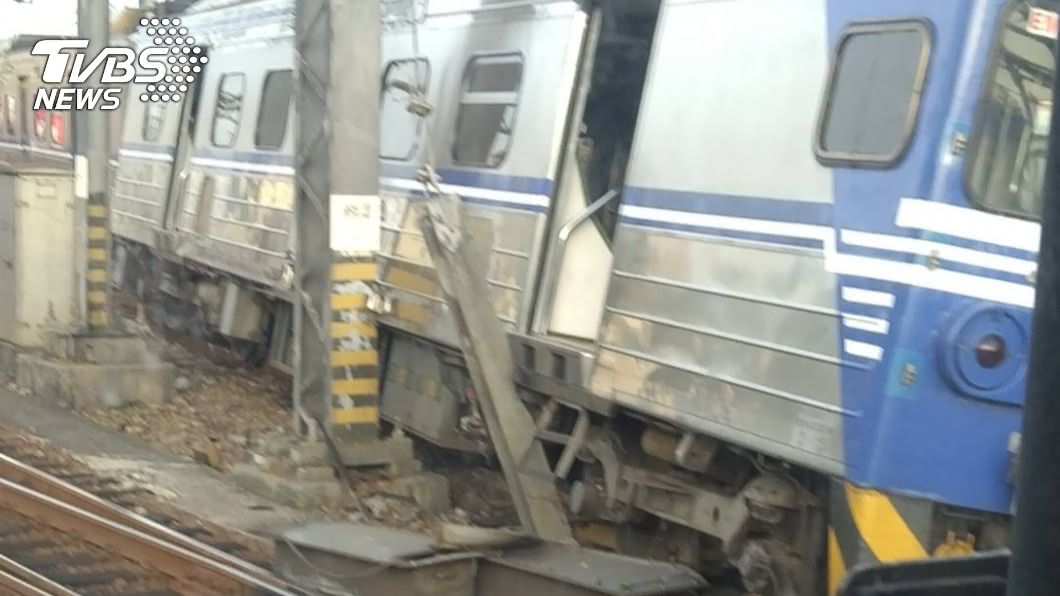快訊／台鐵列車出軌　調車場內撞壞轉轍器