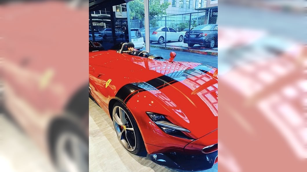 周杰倫也曾與該車合照。(圖/翻攝自周杰倫IG)