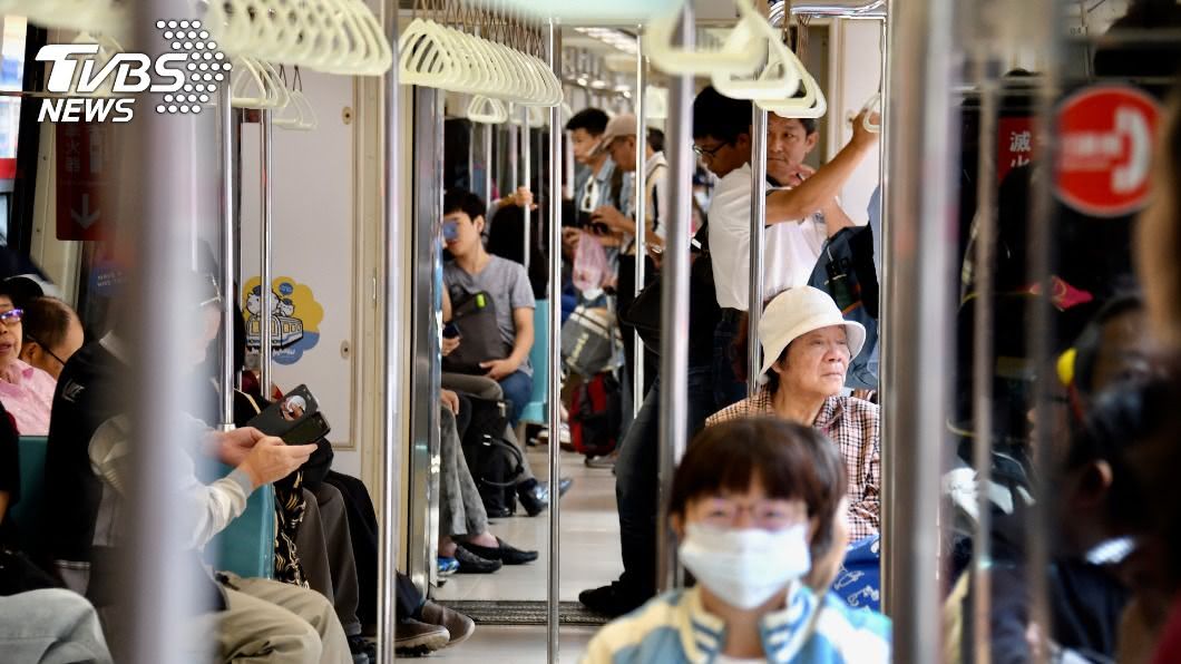 坐捷運遭兒天真問「18禁」題 人妻羞爆:找尪算帳