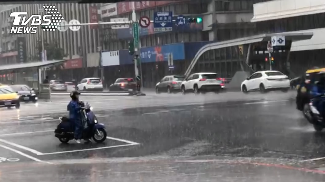 雨勢猛催!北北基18縣市豪、大雨特報 中南部雷雨狂炸