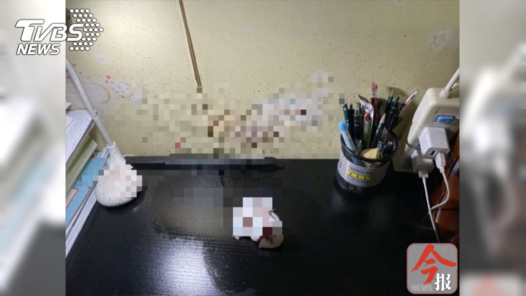 天花板360°環繞滴血!臥室慘紅 她上樓見遺體崩潰