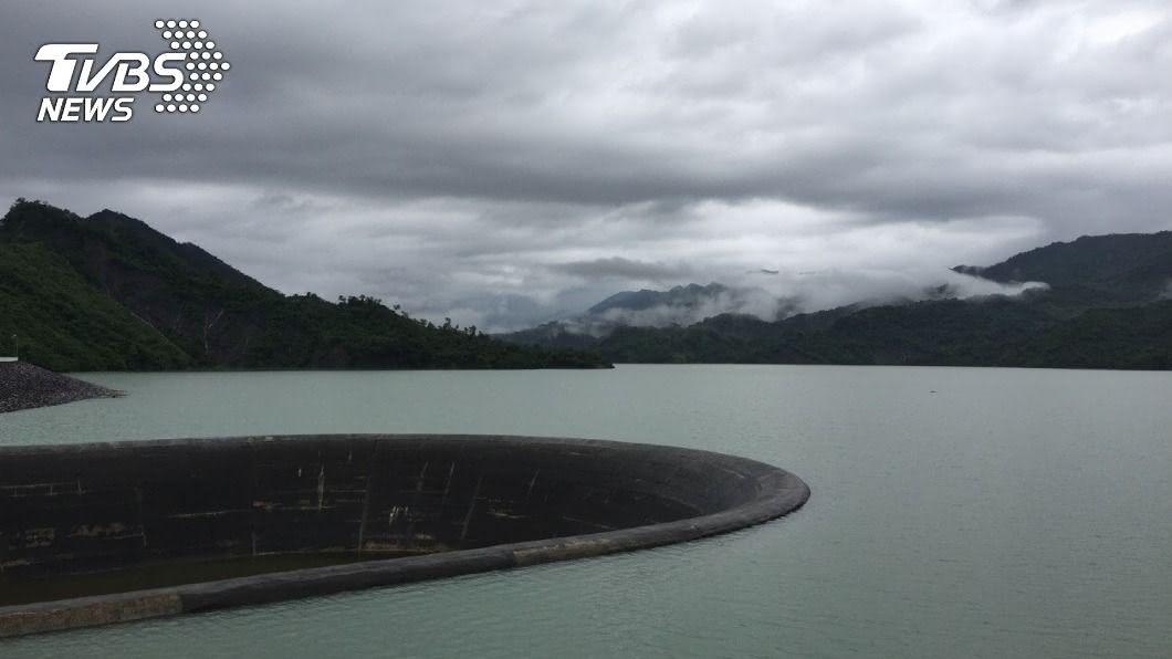 連兩天降雨逾120毫米 台南南化水庫蓄滿溢流