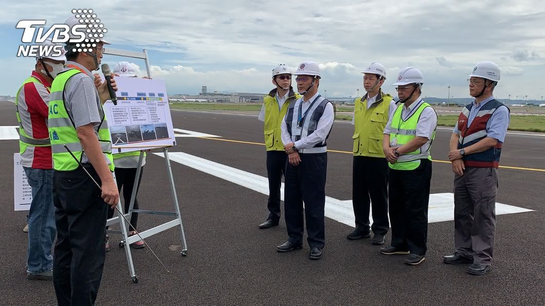 桃機北跑道刨鋪完成 林佳龍:疫情後新面貌迎客