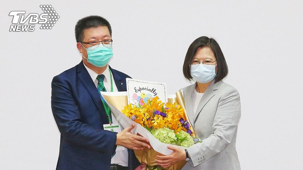 醫檢師不眠不休投入檢測　蔡英文大讚：最關鍵功臣