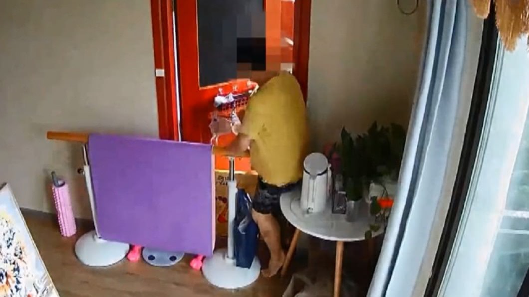 好奇女鄰居內衣!已婚男溜進房噁留紙條:記得關門