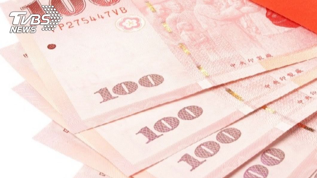 找錢未反應…店員急問「少100?」 她怒轟:手腕太粗糙