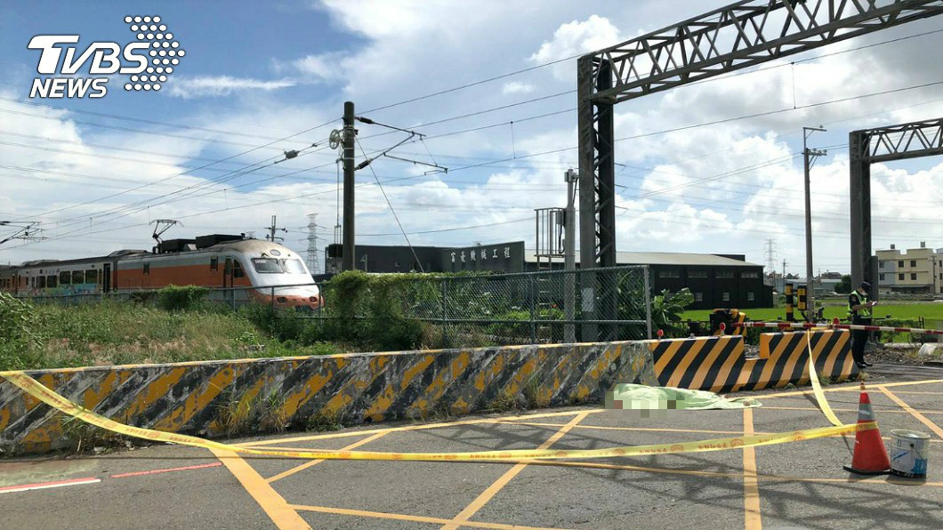台鐵驚傳死亡意外！男遭自強號撞輾…爆頭慘死平交道旁
