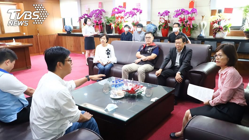 拜會議長曾麗燕　陳其邁允諾市府會比過去做更好