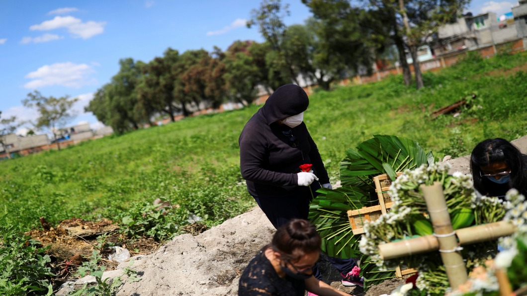 最環保葬法　遺體分解化為肥料土　滋養大地
