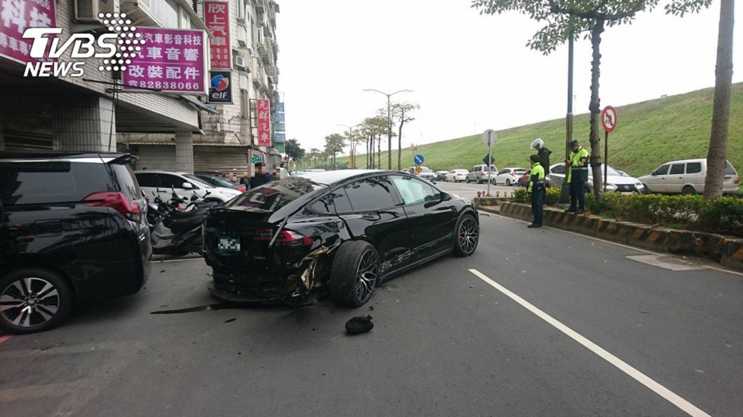 特斯拉「猛撞噴飛」害女童慘死　2駕駛和解換緩起訴