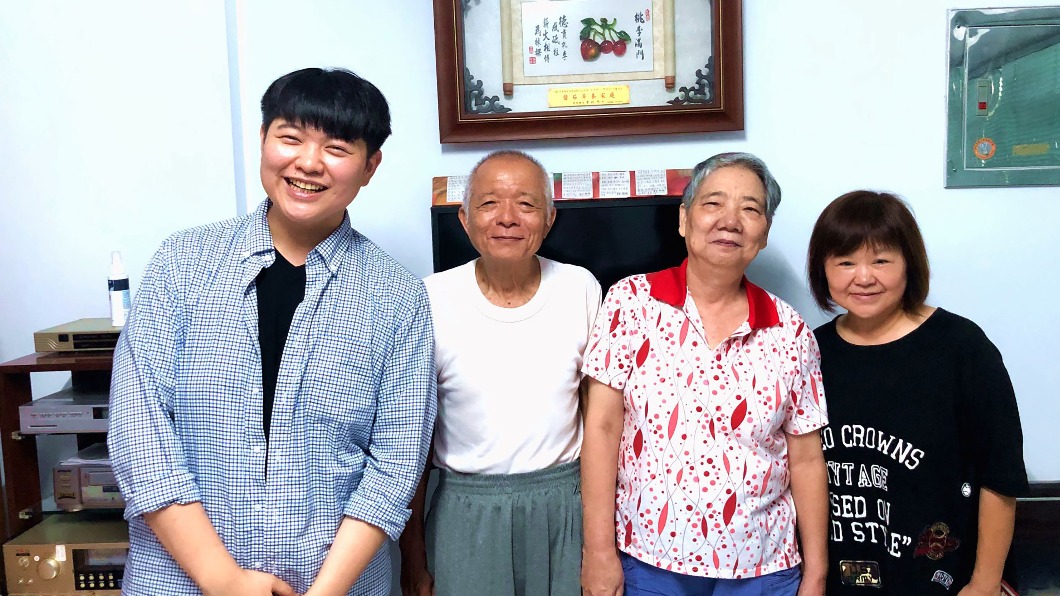 27天團圓飯銘心22年 家扶兒淚眼重逢寄養父母
