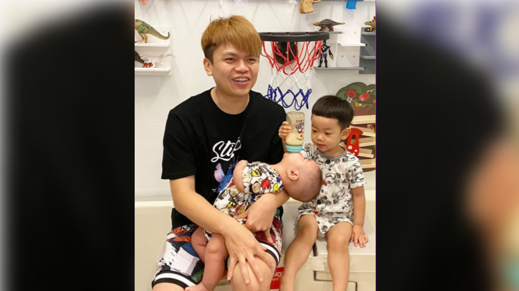 蔡阿嘎說兒子當時不「凹」就不願意喝奶。(圖/翻攝自蔡阿嘎IG)
