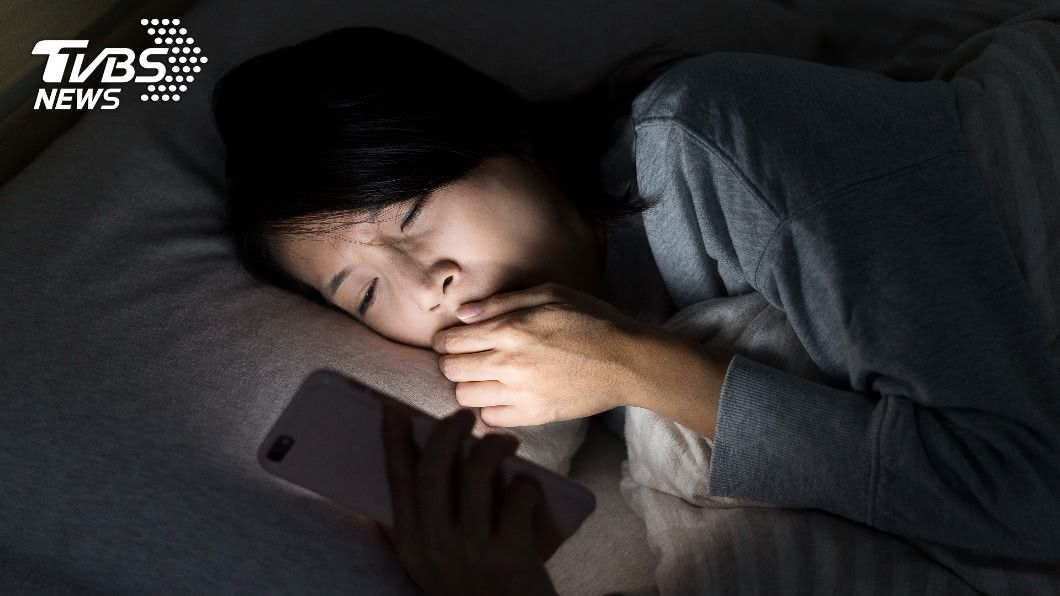 明知道熬夜傷身，為何還是無法改掉晚睡習慣？（示意圖／shutterstock達志影像）