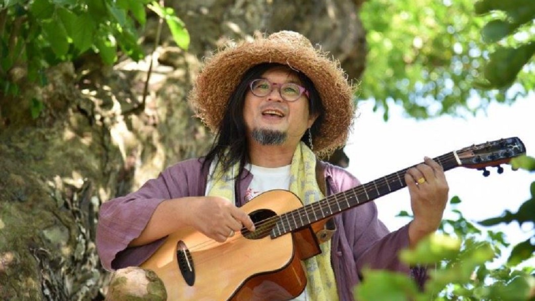 上秒還在揮手！　50歲金曲獎歌手表演途中昏倒送醫不治