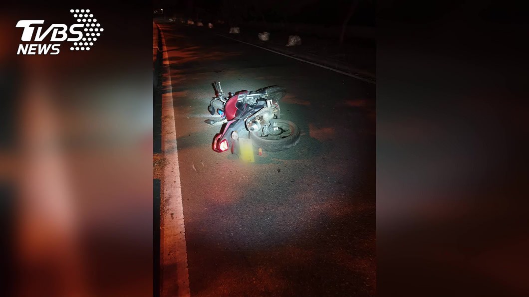 台中大里死亡車禍!男騎車找女友自撞死亡…內臟噴濺一地