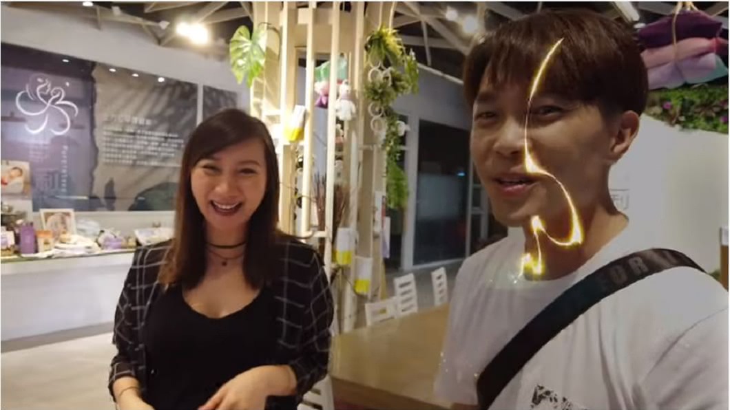 許仁杰的愛妻亞希目前懷孕7個多月,預產期是在11月。(圖/翻攝自YouTube)